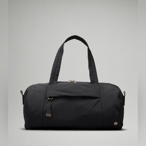 Lululemon On My Level Barrel Duffle Bag 16L Black/Gold NWT